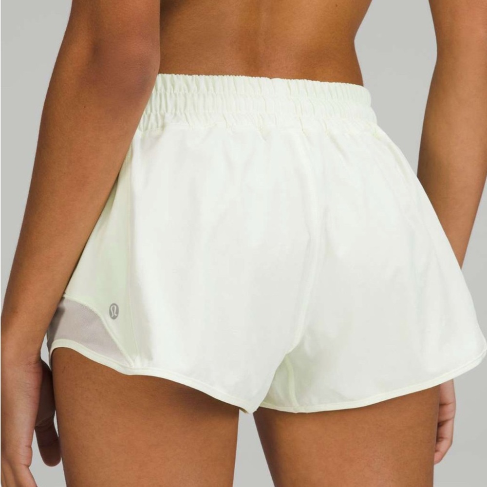 NWT Lululemon Hotty Hot Low-Rise Lined Shorts 2.5" in Elixir
